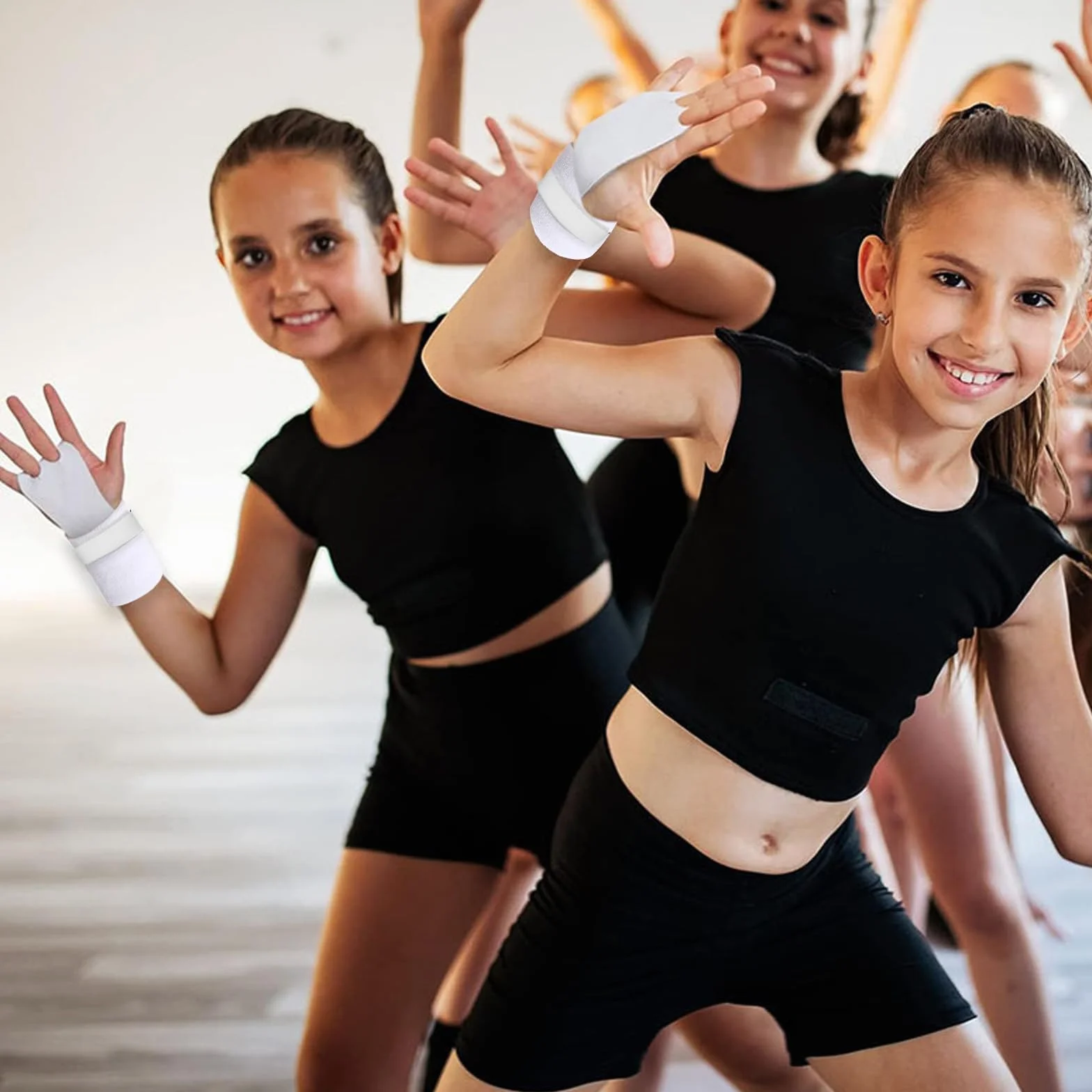 Set di 5 Grip da Ginnastica Bianchi con Polsini Assorbenti, Protezione del Palmo e Supporto al Polso per Ragazze, Bambini e Giovani